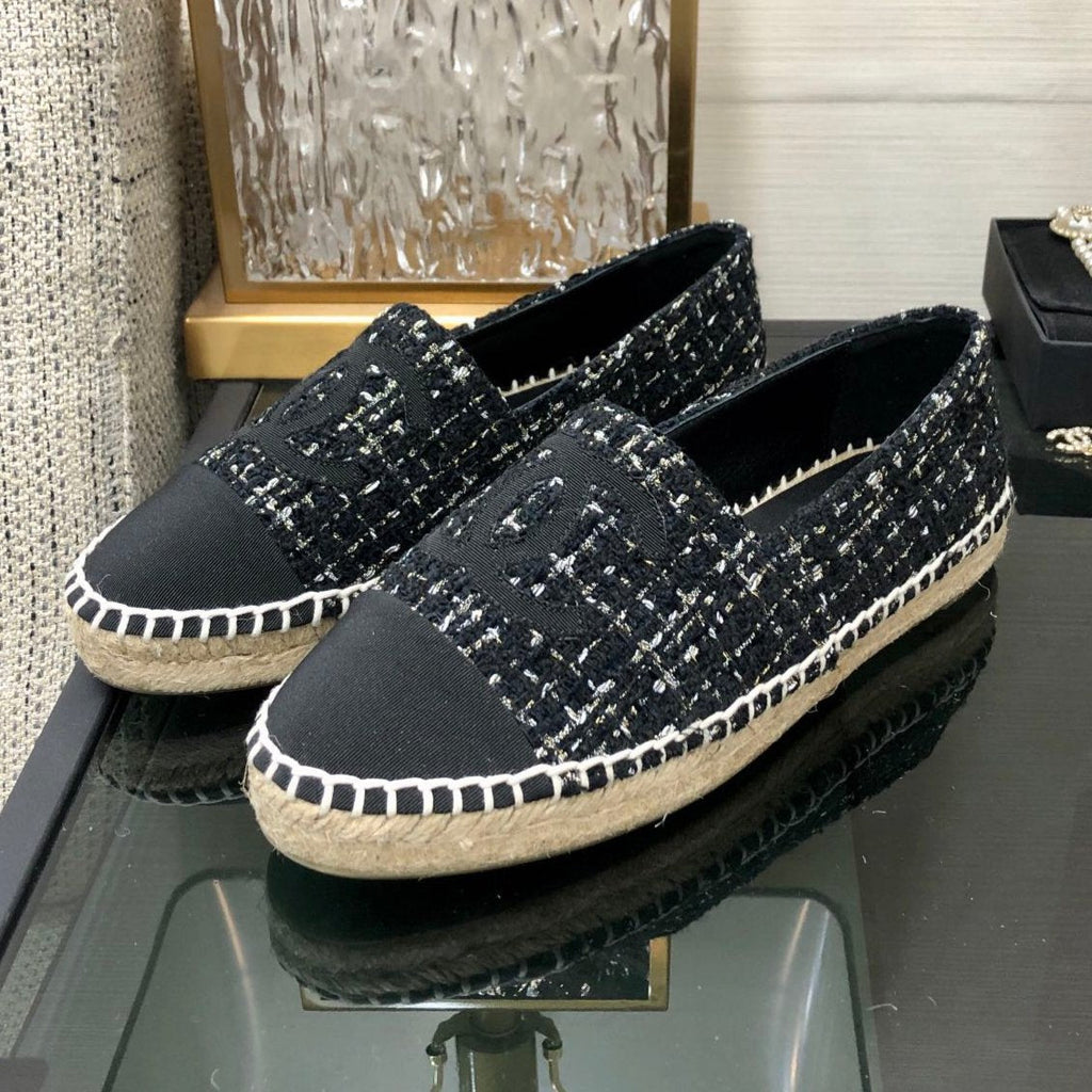 CHANEL LOAFER IN BLACK MIX WHITE WOOL TWEED