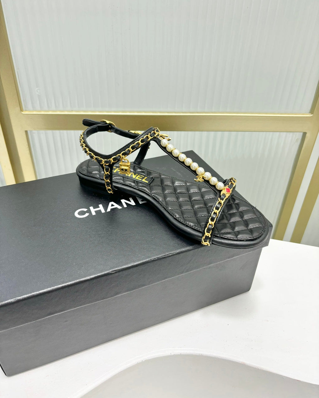 CHANEL SANDALS PEARL CHAIN IN BLACK COWHIDE